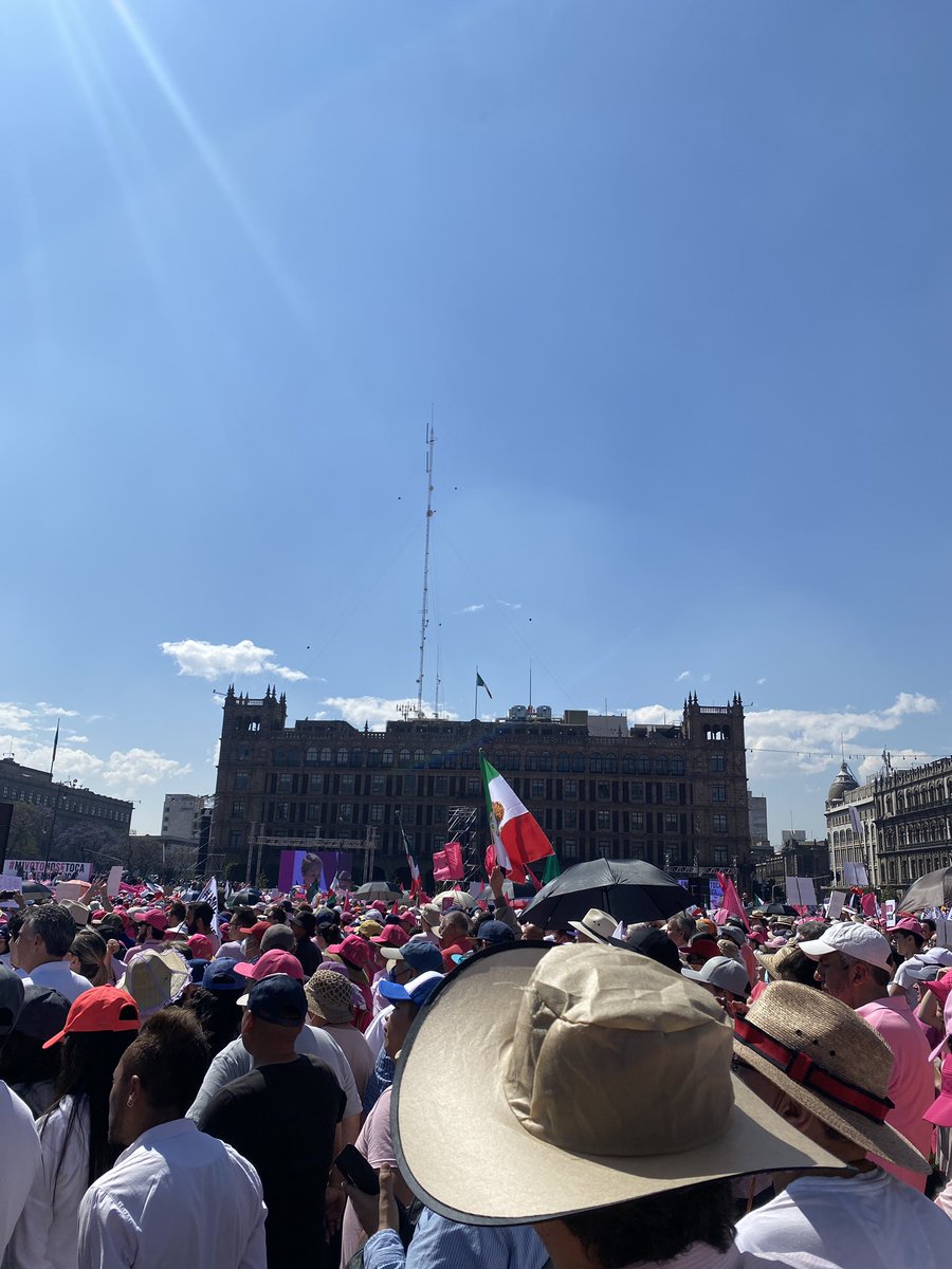 #ElINENoSeToca #YosivinealZocalo