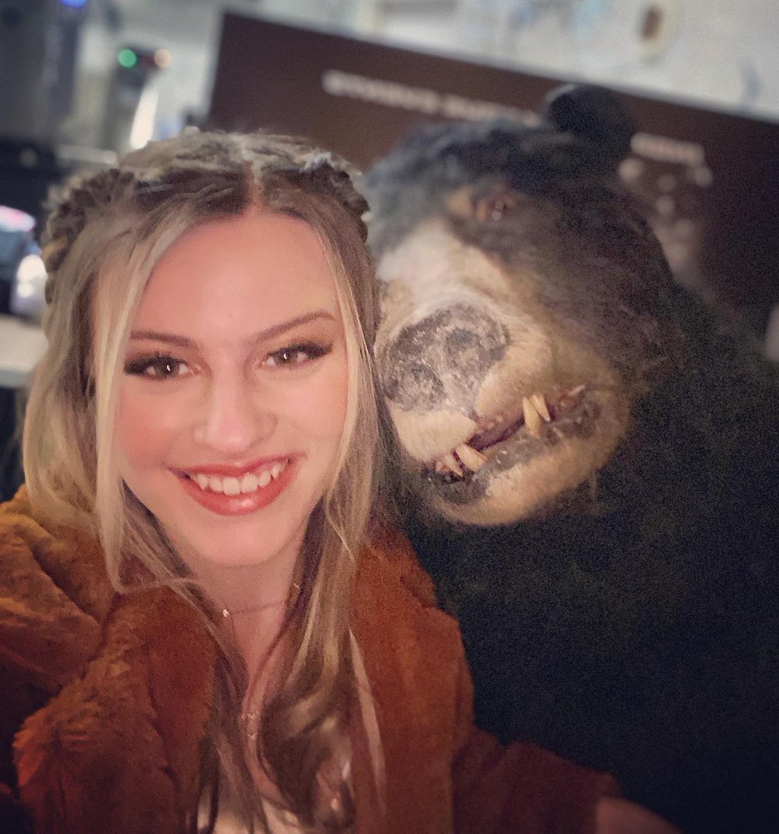 IsabellaCuda's tweet photo. Thank you @LandmarkLTC for the invite to meet and see @cocainebear . Such an awesome comedy/thriller based on true events 🐻 #landmarktheater #pasadena #CocaineBear #dontdodrugs https://t.co/EF3NeujaCL