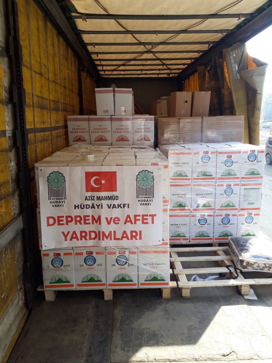 Emirsultan_IYH's tweet photo. #AFET bölgesinde #deprem'zede kardeşlerimize 2.yardım Tırımız.
#antakya 
#Hatay 

#Emirsultan Gönüllüleri https://t.co/kTRhryU6gg