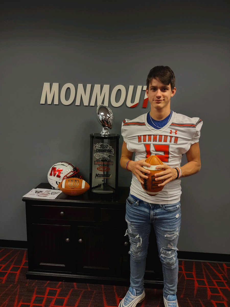 jj_castle's tweet photo. I would like to announce my commitment to Monmouth College to further my academic and athletic career!! #RollScots @MCBraunyBoy @CoachJHealy @NewmanFootball1 @mlemay42 @DuganRepass7 @KreczmerWIU @jrnieman58 @APapoccia @RollScotsFB https://t.co/IqEyc9zpz5