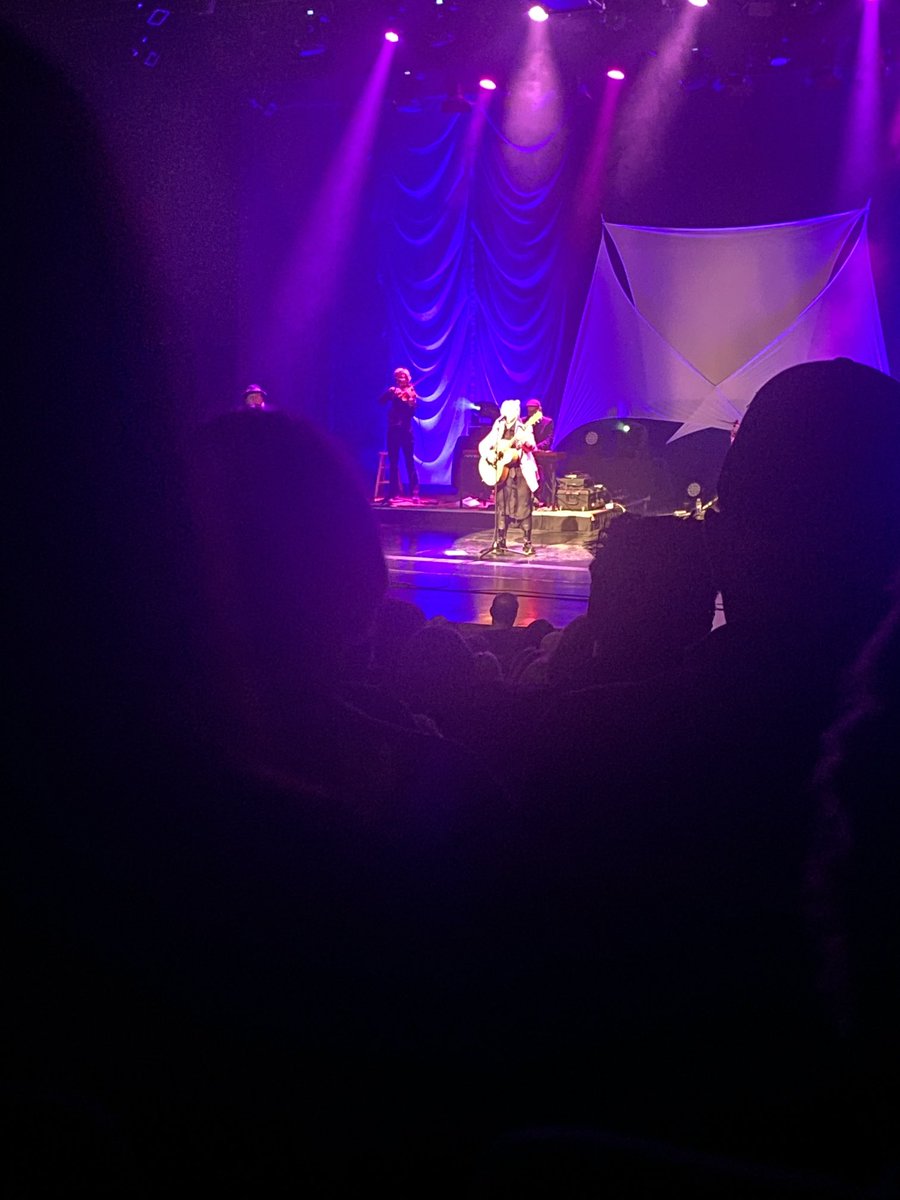 IslandInnkeeper's tweet photo. First set done ⁦@jannarden⁩ and what energy! Jann you are such a talent! #naturaltreasure #musicandsoul https://t.co/zVi3lvAm91