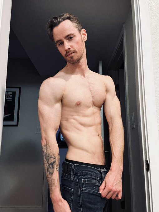 Putting on some size this month. ☺️ https://t.co/SVsmN6dqAw