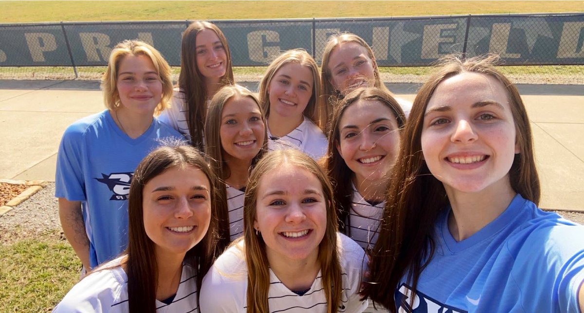 UISWSoccer's tweet photo. What an incredible weekend! Saturday we hosted ID camp and we had a tremendous group of campers 👏 That was followed by official visit weekend where 9 of our incoming freshmen joined us on campus!😍

A lot of STARS on the prairie this weekend and they all shined bright!🤩

🌟⚽️💖 https://t.co/h4vNCb4eQy