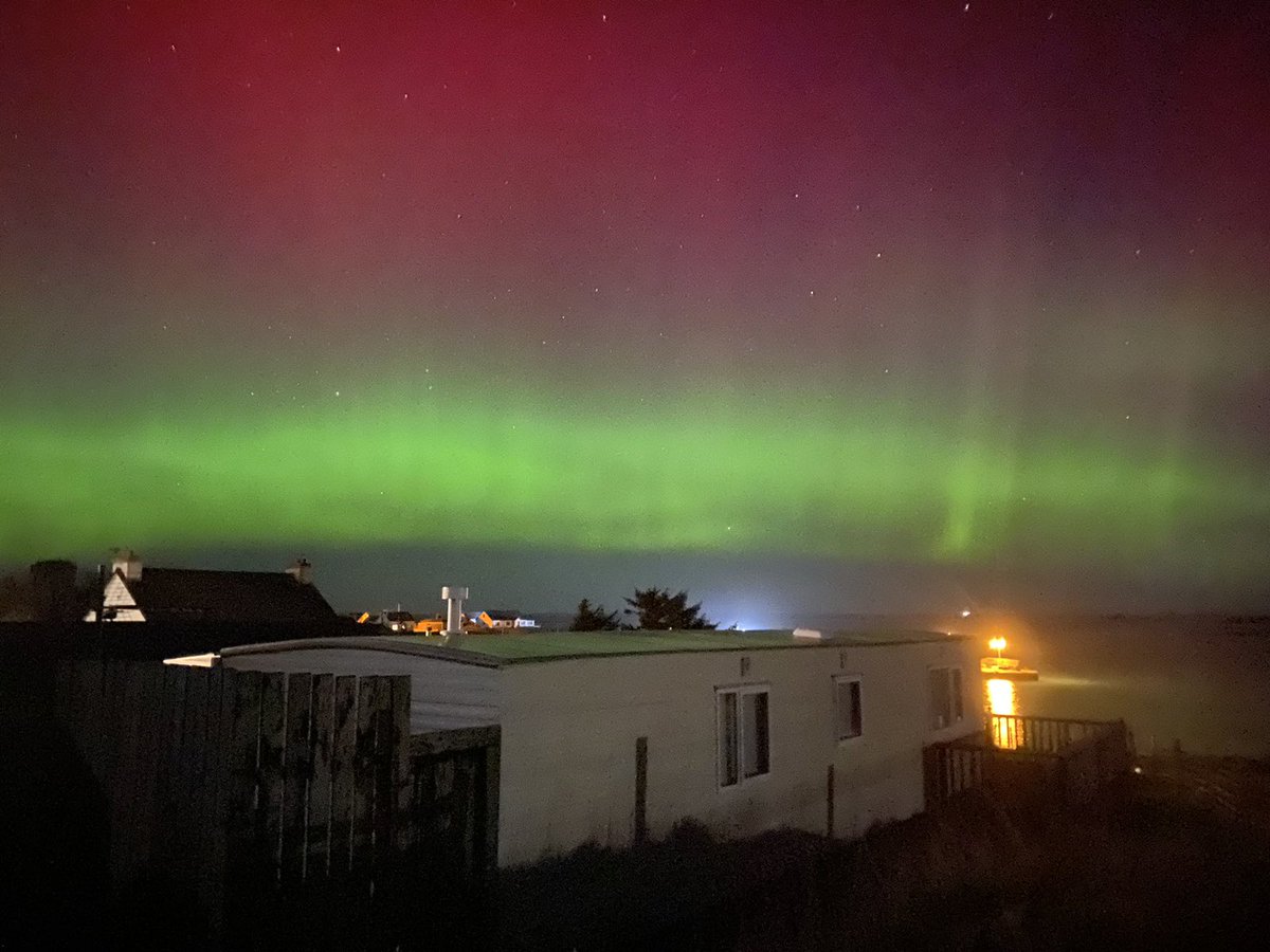 If Carlsberg did Sunday Nights. Beautiful show out on display tonight. So lucky to live in such a beautiful place day and night.
#malinhead #WildAtlanticWay #northernlights #RTE #highlandradio #kayburley #discoverIreland #inishowen #lovedonegal