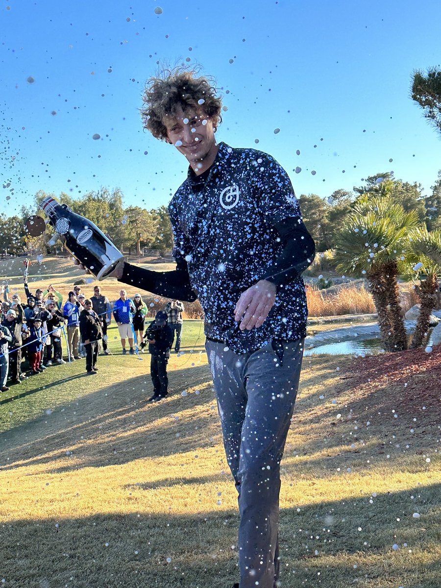 Your 2023 Las Vegas Challenge presented by Innova  champion, Calvin Heimburg! 🏆