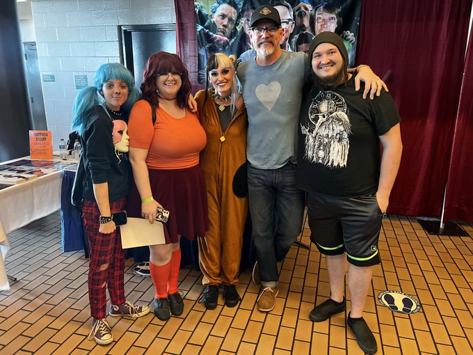 We got to meet @MatthewLillard today at @RealPensacon 🥹   #matthewlillard #pensacola #pensacon #sammiebeare<a class="tags" target="_blank" title="On Twitter" href="/?out=eyJ0eXAiOiJKV1QiLCJhbGciOiJIUzUxMiJ9.eyJpYXQiOjE3MjU0NTE5NzEsImlzcyI6InR3cG9ybnN0YXJzLmNvbSIsIm5iZiI6MTcyNTQ1MTk3MSwiZXhwIjoxNzU2OTg3OTcxLCJyZWRpcmVjdF91cmwiOiJodHRwczovL3R3aXR0ZXIuY29tL01hdHRoZXdMaWxsYXJkIn0.8Ism7spM0XnpA3LJX0KLzlk2HsSnjK8zcwix0kMqG7YH0DCnlqKxcsQlh0_scTlh2EOapB4CLZJ5tQ3vfep-5g">@MatthewLillard</a><a class="tags" target="_blank" title="On Twitter" href="/?out=eyJ0eXAiOiJKV1QiLCJhbGciOiJIUzUxMiJ9.eyJpYXQiOjE3MjU0NTE5NzEsImlzcyI6InR3cG9ybnN0YXJzLmNvbSIsIm5iZiI6MTcyNTQ1MTk3MSwiZXhwIjoxNzU2OTg3OTcxLCJyZWRpcmVjdF91cmwiOiJodHRwczovL3R3aXR0ZXIuY29tL1JlYWxQZW5zYWNvbiJ9.ghQazDnuvj8gmcw04x2bK7XczlQurXoA7ySm5iVrbIT2VYuOuYgCPaqezUsB7-JkIIpbQqiu62xACdtP4fB8sQ">@RealPensacon</a><a href="/tag/love"class="tags"><span>#love</span></a><a href="/tag/photo"class="tags"><span>#photo</span></a><a href="/tag/fan"class="tags"><span>#fan</span></a><a href="/tag/jinkies"class="tags"><span>#jinkies</span></a><a href="/tag/scoobydoo"class="tags"><span>#scoobydoo</span></a><a href="/tag/pensacola"class="tags"><span>#pensacola</span></a>