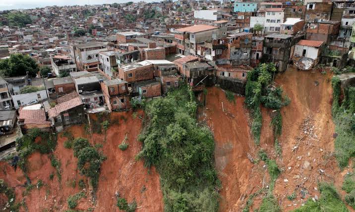 jackson_preuss's tweet photo. Vivemos tempos de RACISMO AMBIENTAL! 

#tragediasp #SaoPaulo #Tragedia #chuvas #mudançasclimaticas https://t.co/qu0g1wysy5