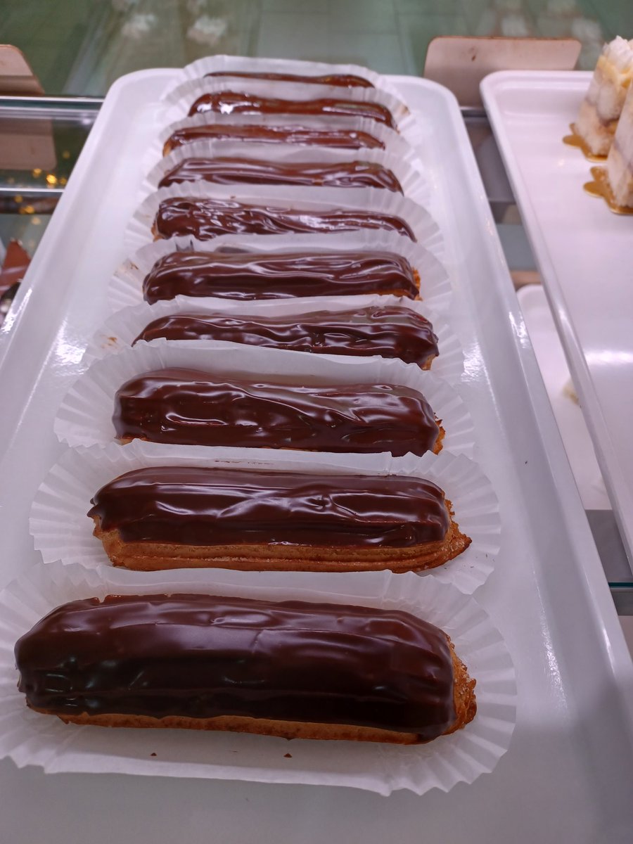 lacremefrisco's tweet image. Chocolate pastry cream filled Eclair !#friscotx #eclair #bakerynearme