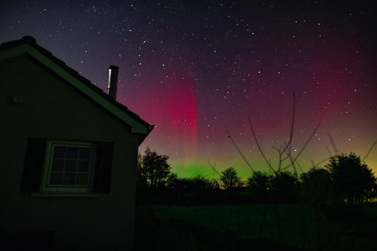 Rara_Photog's tweet photo. #Aurora #Auroraborealis visible from #ballon #carlow tonight 💚 https://t.co/j7x8E0aCAa