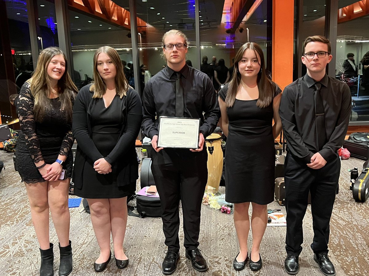 qchsband tweet media