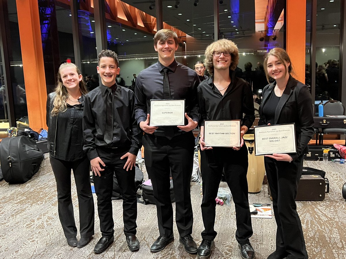 qchsband tweet media