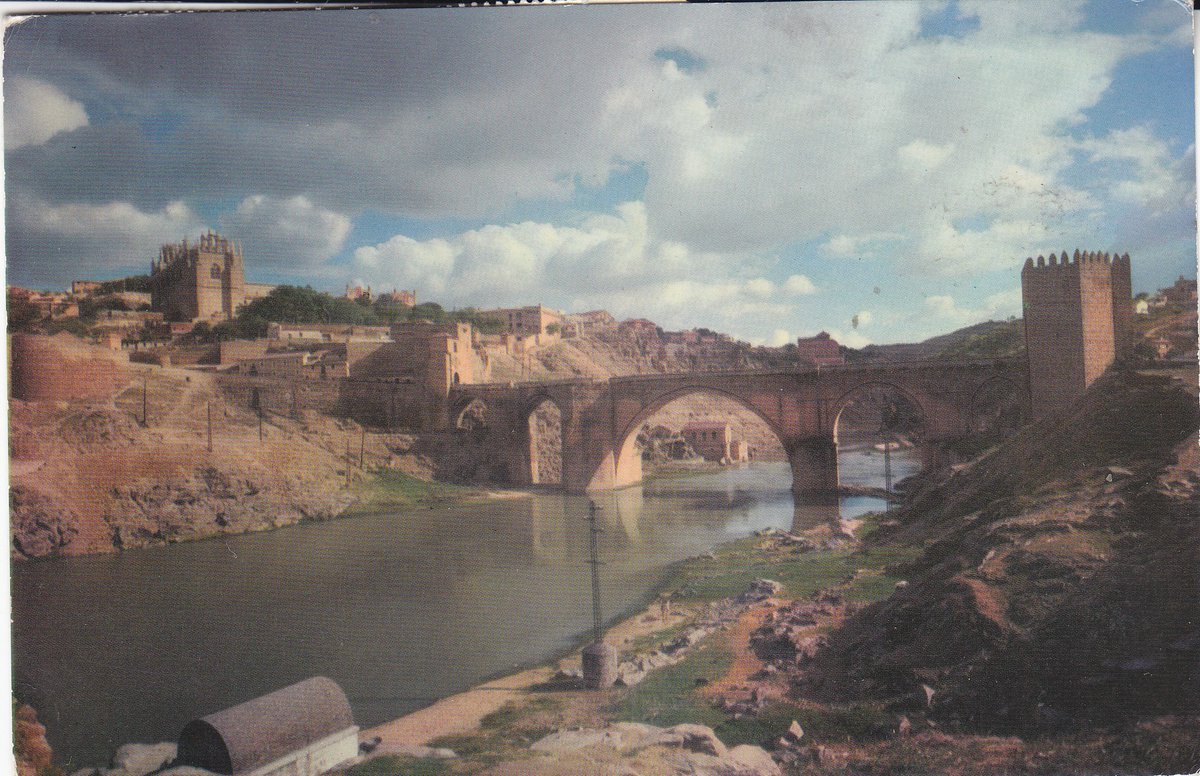 MarjeMolder's tweet photo. #philately #deltiology #vintage #Spanish #postcard of "Puente de San Martin” This 14C bridge crosses the #TagusRiver running through #Toledo #Spain PU #stamps 1 PTA (1955) Mi 1050 + 5 PTAS (1962) ‘American History’ Sc 1138 Yt 1132 Mi 1353 Sent to #BC in 1963 #timbres #estampillo https://t.co/IAhEcmNvbl