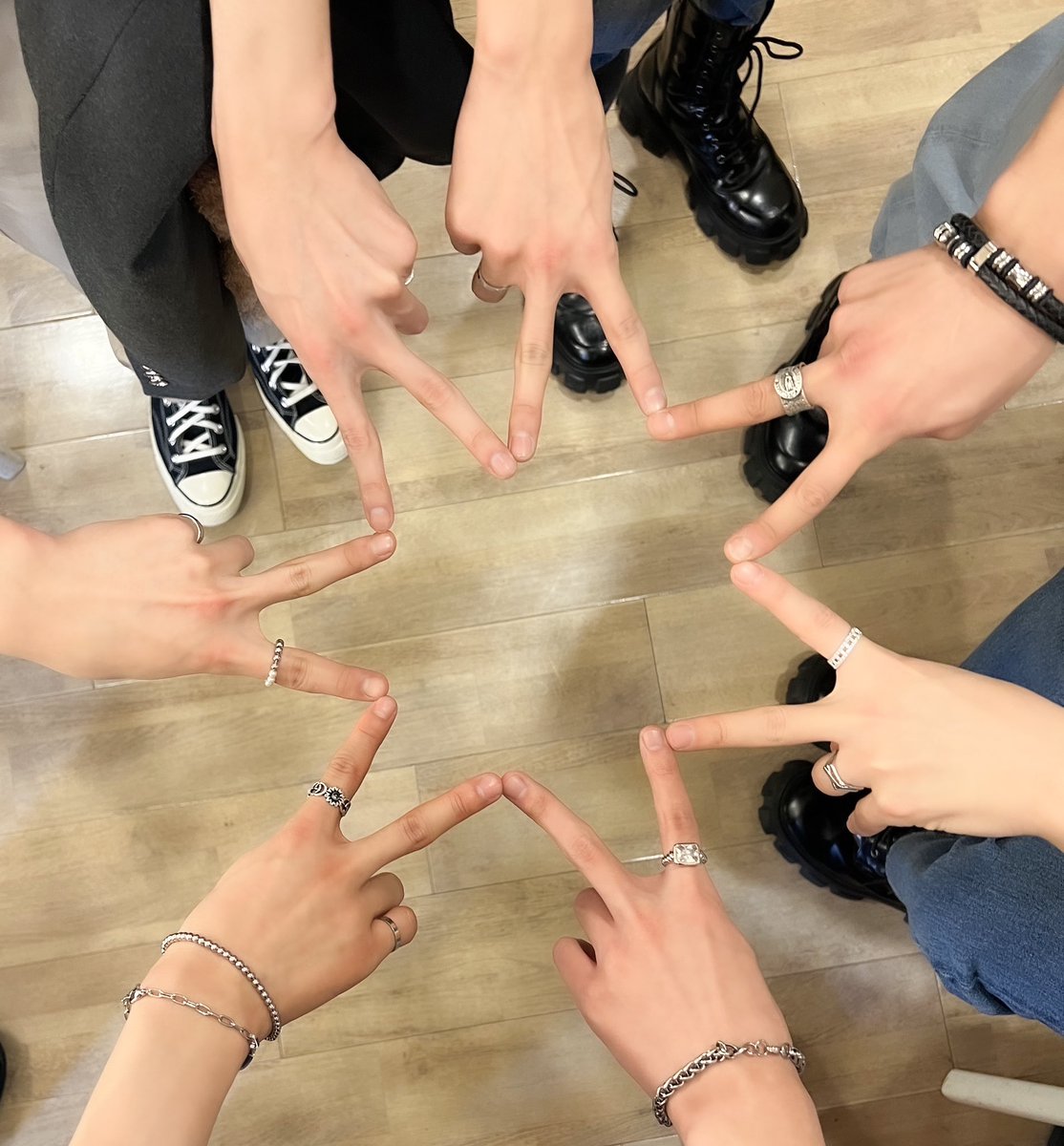 10azuki's tweet photo. Zeppツアーのチケットはここ！迷うな！行くんだ！！
#nSSign #カズタ #ハンジュン #ソンユン #ドハ #ヒウォン #ジュニョク #ヒョン #KPOP

https://t.co/tzs6SOL4DI https://t.co/yLGShNmP4e