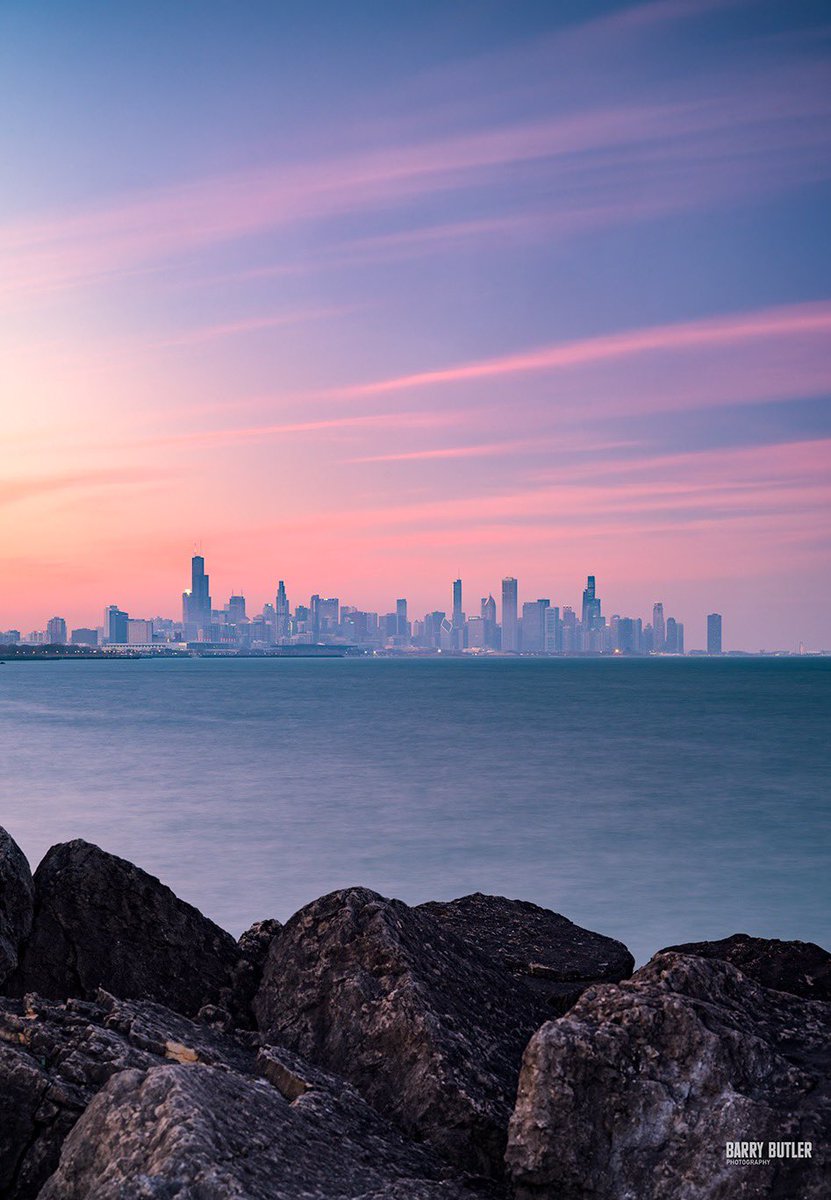 barrybutler9's tweet image. Sunday's Spectacular Shoreline Chicago Sunset. #chicago #news #ilwx #weather
