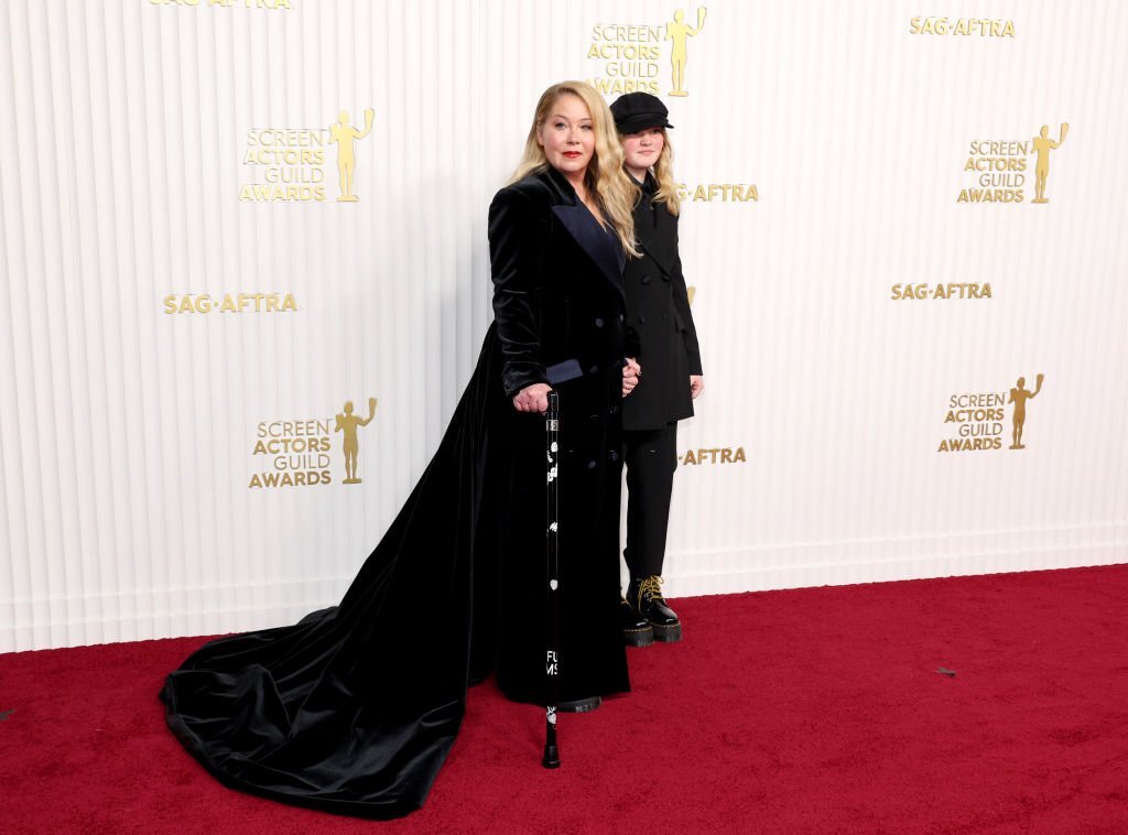 Christina Applegate Online tweet media