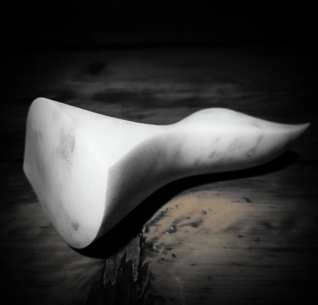 ' Untitled '  Unknown year of production

#marblesculpture #carraramarble #abstract #taygaabe #japaneseartist #安部大雅 #彫刻家 #抽象彫刻 #大理石