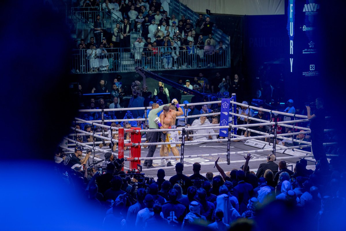 AbdulazizTF's tweet photo. ليلة رائعة لمحبي الملاكمة في #نزال_الحقيقة_بالدرعية 🥊

منافسة مثيرة وتحدٍ كبير وحضور جماهيري مميز 🇸🇦

شكراً للجميع 👏 https://t.co/E7xCvpDg8Q