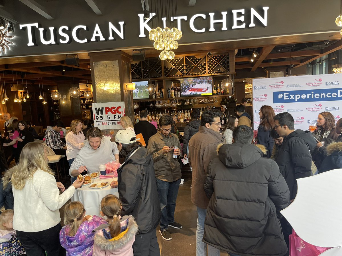 JamalHoltz's tweet image. .#ExperienceDC Cherry Blossom 🌸 Bus Tour brought a warm spring embrace to Boston with art, music, fun festivities and more!

🚌 Off to NYC! Also checkout my quick DJ mixing skills 😉.