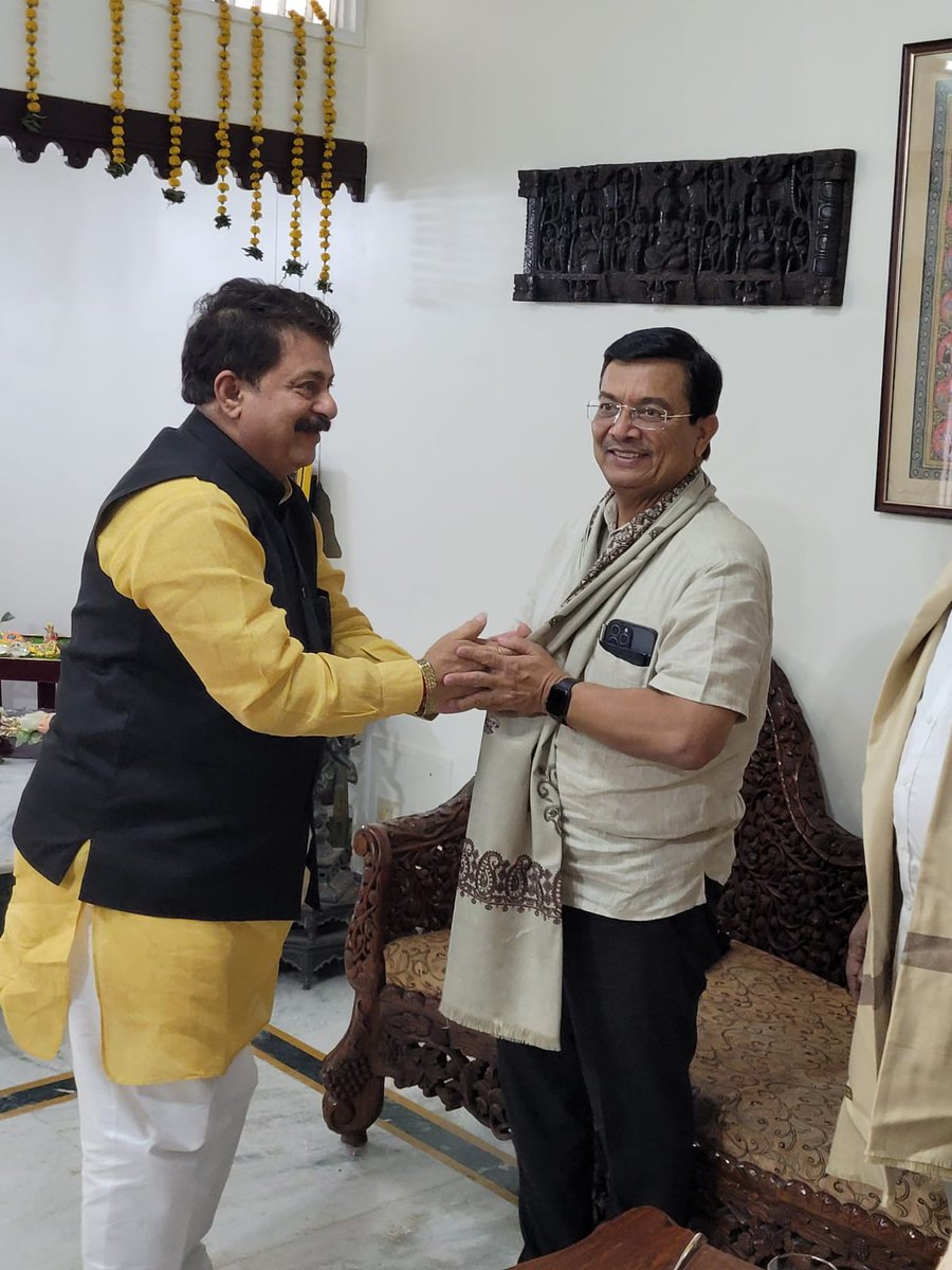 Rajendra Trivedi (Modi Ka Parivar) (@trajendrabjp) on Twitter photo મારા સુપુત્ર ચી.પવનના શુભ લગ્ન પ્રસંગે <a href="/BJP4Gujarat/">BJP Gujarat</a> ના યશસ્વી પ્રદેશ પ્રમુખશ્રી <a href="/CRPaatil/">C R Paatil</a>જી, સાંસદશ્રી @mpvadodara, પ્રદેશ મહામંત્રીશ્રી <a href="/bhargavbhattbjp/">Bhargav Bhatt(Modi ka Parivar)</a>, શ્રીમતી <a href="/manisha_vakil/">Dr. Manisha Vakil</a>, શ્રી <a href="/keyurrokadia/">Keyur Rokadia</a> તથા અન્ય મહાનુભાવો નવદંપતીને લગ્નજીવનની શુભકામનાઓ પાઠવવા અમારા નિવાસ્થાને પધારેલ.. મારા સુપુત્ર ચી.પવનના શુભ લગ્ન પ્રસંગે <a href="/BJP4Gujarat/">BJP Gujarat</a> ના યશસ્વી પ્રદેશ પ્રમુખશ્રી <a href="/CRPaatil/">C R Paatil</a>જી, સાંસદશ્રી @mpvadodara, પ્રદેશ મહામંત્રીશ્રી <a href="/bhargavbhattbjp/">Bhargav Bhatt(Modi ka Parivar)</a>, શ્રીમતી <a href="/manisha_vakil/">Dr. Manisha Vakil</a>, શ્રી <a href="/keyurrokadia/">Keyur Rokadia</a> તથા અન્ય મહાનુભાવો નવદંપતીને લગ્નજીવનની શુભકામનાઓ પાઠવવા અમારા નિવાસ્થાને પધારેલ..