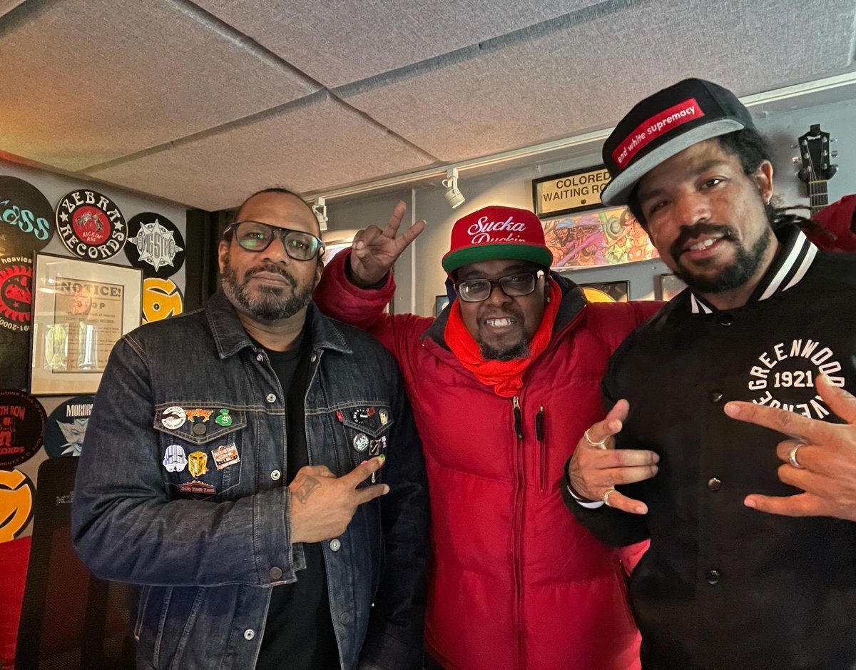HughEMC's tweet photo. 🔥Session today. Got alot of good work done. Brotha @khafrejay blessed the clean up trak for my upcoming #hiphopmanifesto album. There's definitely something for every type of #hiphophead on this project. It's the most seemless presentation of my #gangstaknowledge I've done yet https://t.co/J2yIEKhaGV