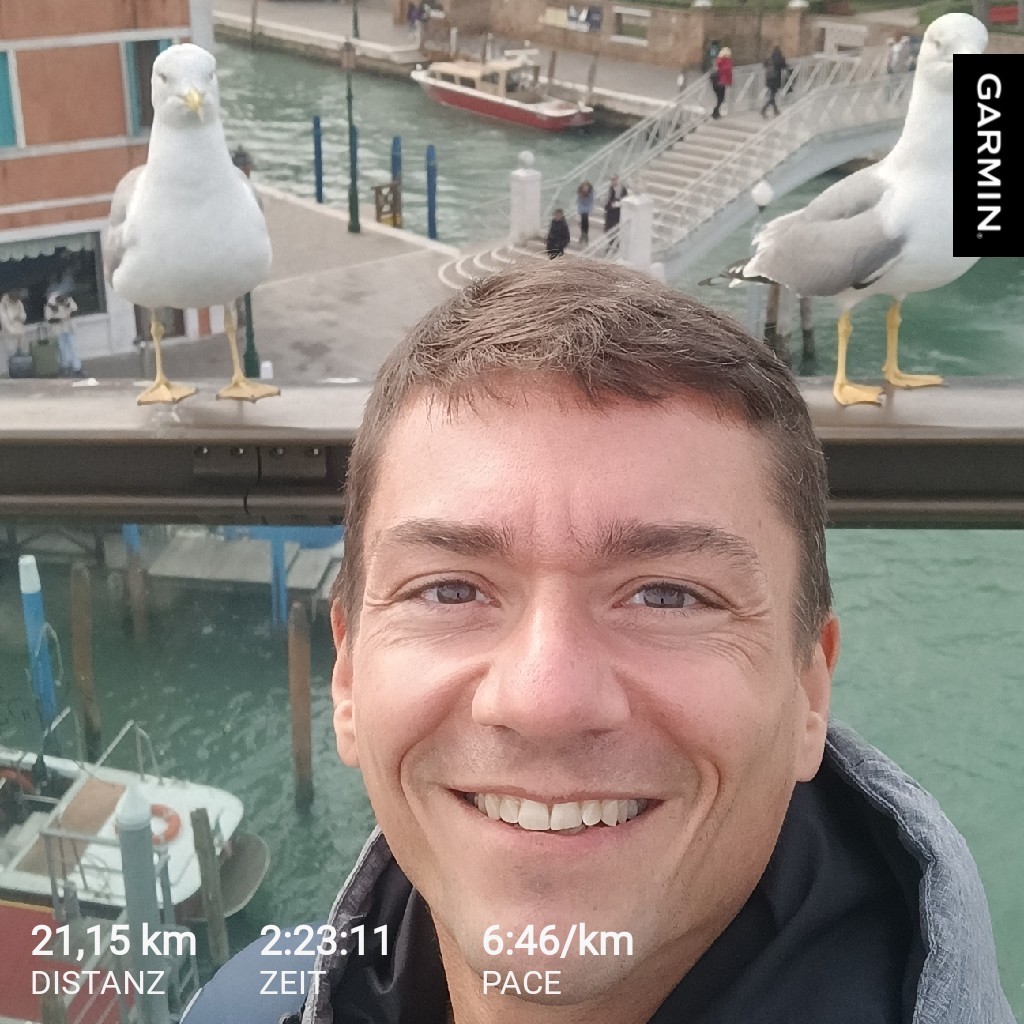 florian_stolz's tweet photo. Spontane Verlegung des langen Laufs ins windige Venedig 🌬️🌊🕊️
#garmin #byebye02 #nevernotrunning https://t.co/cWvMUHBH0K