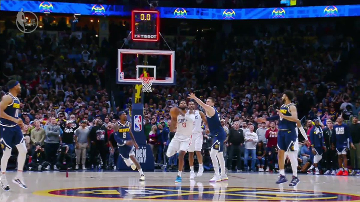 BleacherReport's tweet photo. PAIN. https://t.co/JoSjUFCt8G