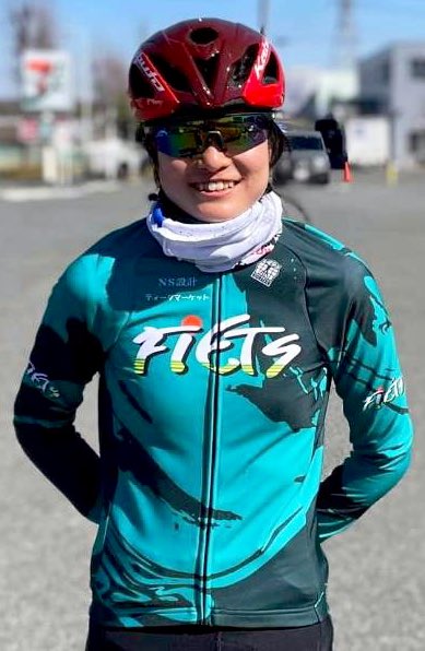 odaerika318's tweet photo. NEWデザインのフィッツジャージ🙌 
今年もサングラスのレンズは、ミラータイプの調光レンズのファントムクリアグリーンをセレクト❗️
昼夜問わず使えてるだけでなく、日陰から日差しが強いところもすぐ色が変わってくれるので視界バッチリ👌
👚#bioracer 
 🕶#bolle #bolle_eyewear #MICROEDGE #フタバ https://t.co/LNetxCMwZF