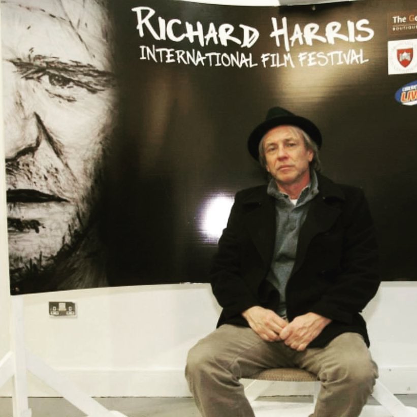 TomdeloheryJ's tweet photo. #tbt #damianharris in front of #filmfestivalartwork by Thomas Delohery #portrait of #irishactorrichardharris #actorrichardharris #richardharris by #artistthomasdelohery #thomasdelohery @TomdeloheryJ #rhiff #rhiff13 #rhiff2013 https://t.co/cSvQoOAhNi