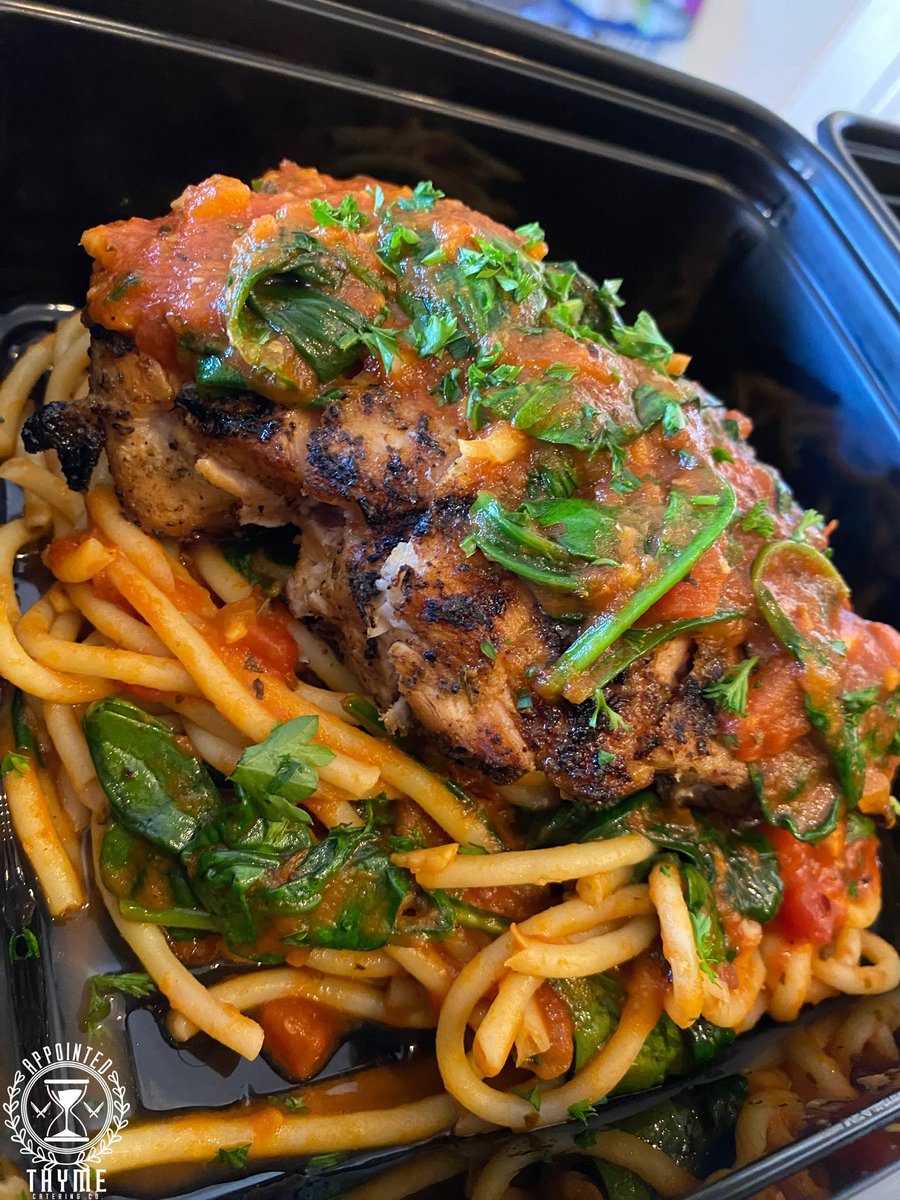 Chef__DreBooog's tweet photo. Spicy Roasted Marinara Bucatini Pasta 5 Herb Lemon Pepper Grilled Chicken 🔥🔥🔥🔥🔥🔥🔥#chefdad #foodie #love #peace #cheflife #food https://t.co/KfOfflNTnQ