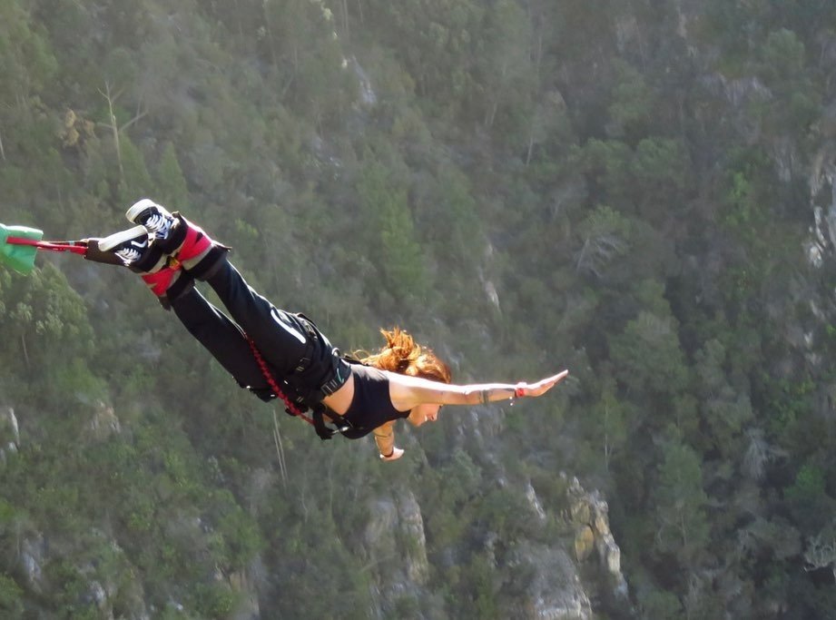 TsitsikammaT's tweet image. There's nothing quite like it! as @mirianchueiri discovered 🚀 
@faceadrenalin - the world's highest commercial bungee jump
#icanfly #fly #jump #bungeejumping #bungeejump #bungee #bloukransbridge #faceadrenalin