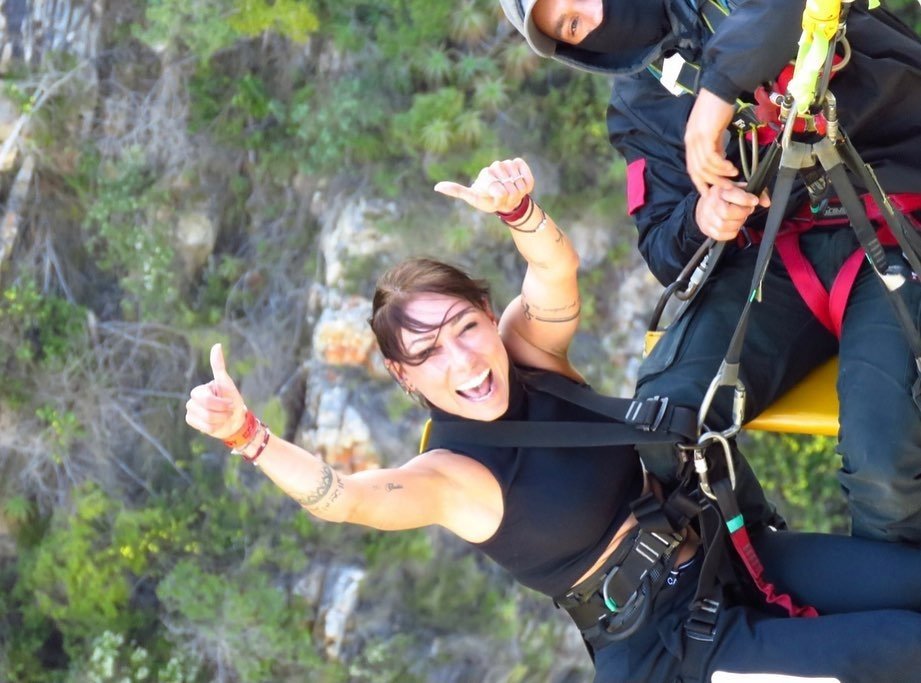 TsitsikammaT's tweet image. There's nothing quite like it! as @mirianchueiri discovered 🚀 
@faceadrenalin - the world's highest commercial bungee jump
#icanfly #fly #jump #bungeejumping #bungeejump #bungee #bloukransbridge #faceadrenalin