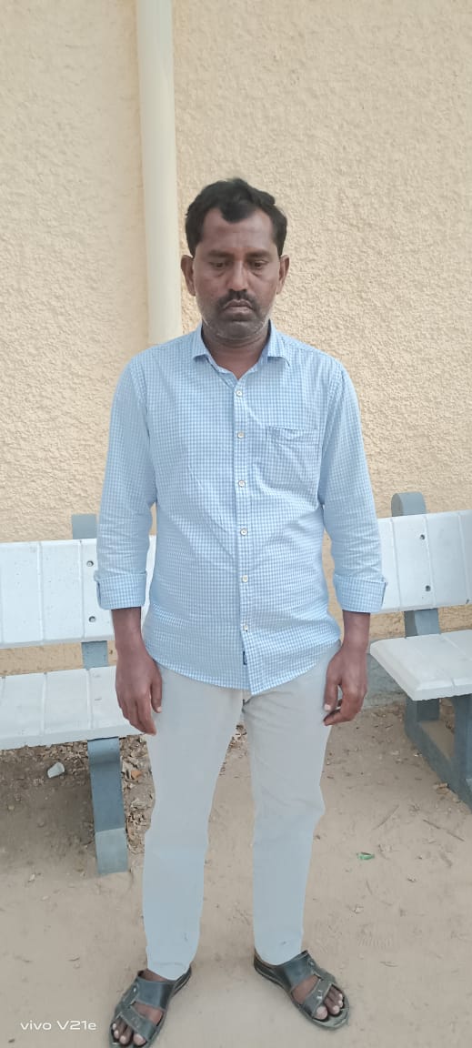 GadwalSp's tweet photo. భార్యను, కూతురిని కిరోసిన్ పోసి నిప్పంటించి హత్య చేసిన కేసులో భర్తకు, అత్తమామలకు 5 సంవత్సరాల కఠిన కారాగార జైలు శిక్ష మరియు 500/- రూపాయల జరిమానా. https://t.co/NfSn5ZhBBk