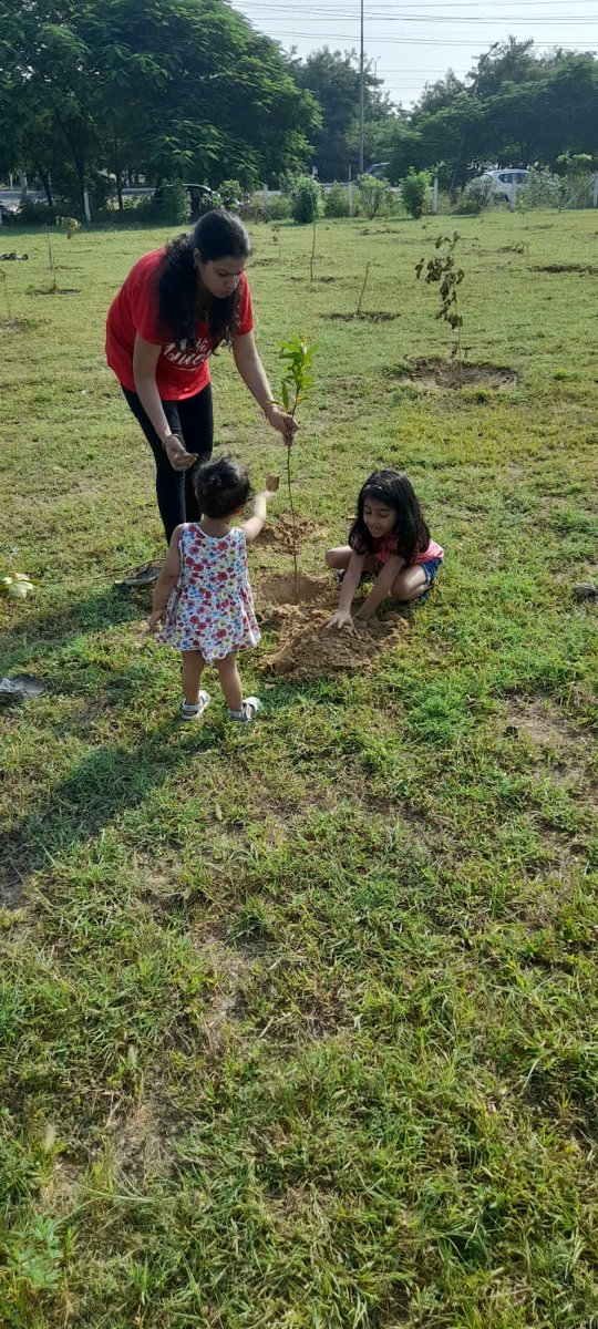 mission100cr's tweet photo. Good lesson for future generations. #treeislife #mission100croretree #plantmoretrees @KotwalMeena  @BeeAsMarine @climate_mission @worldgreendlp  @nywolforg  @Environment_Ke  @GottliebWKeller  @ravishndtv  @Sdg13Un @RivSDGaction @environpeoplede @theGCF  @thecarbontrust https://t.co/cCt4H26E6X
