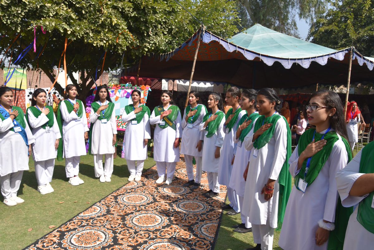 PTEVTACareers's tweet photo. A stunning exhibition organized by @punjab_tevta at GGVTI(W) Liaquatpur to celebrate the spring season. The District 𝐃𝐢𝐫𝐞𝐜𝐭𝐨𝐫 𝐑𝐚𝐡𝐢𝐦 𝐘𝐚𝐫 𝐊𝐡𝐚𝐧 inaugurated the event and trainees of the institute exhibit their splendid skills through different handmade projects. https://t.co/8ZmmWkKhgU