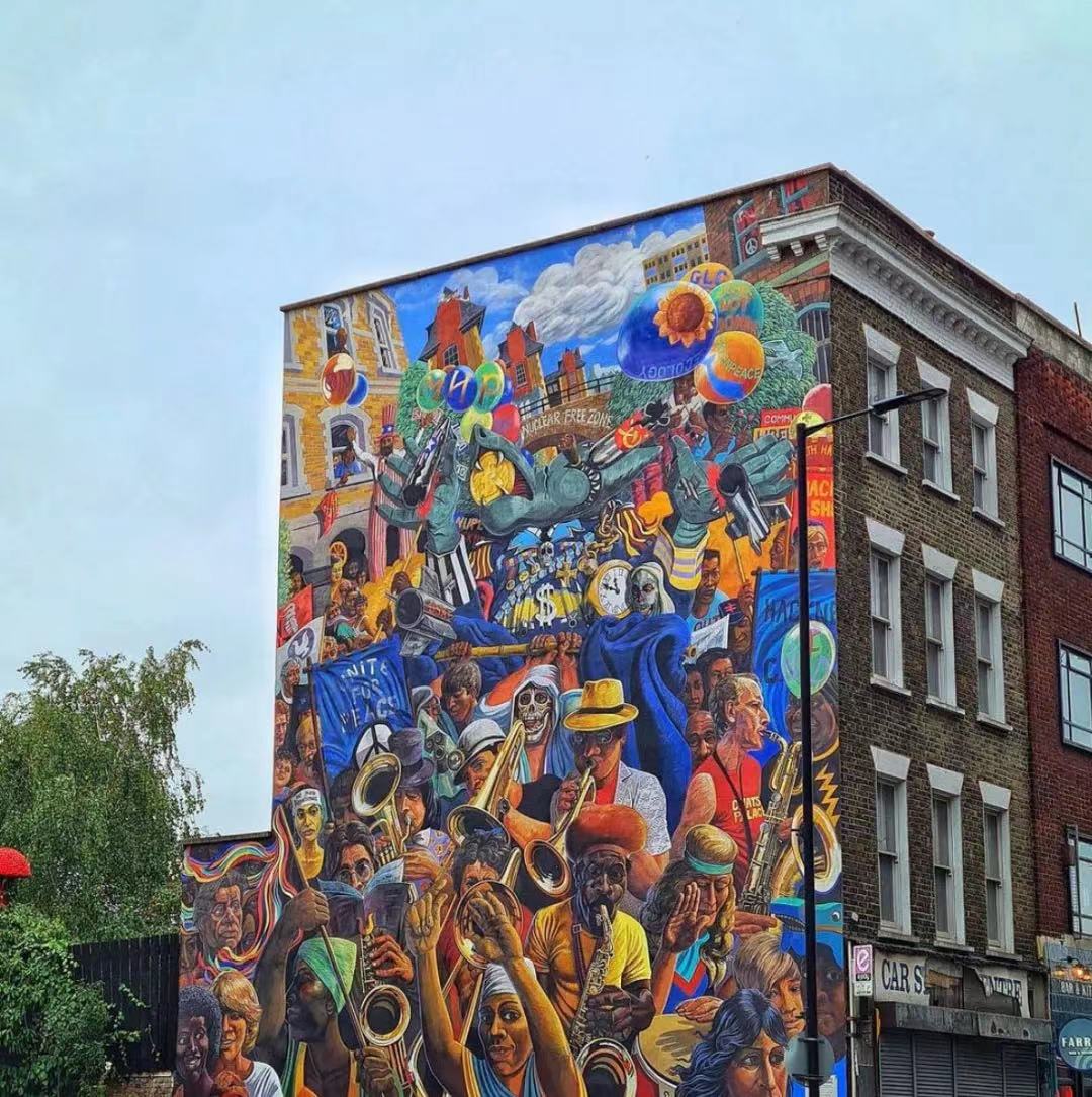 城市设计联盟
Urban Design Alliance
The sense of belonging that comes with community brings people together and creates a culture that is unique to the place.
To walk into one of these communities is to step briefly into their lives.
mp.weixin.qq.com/s/FORfWgAI25Mk…