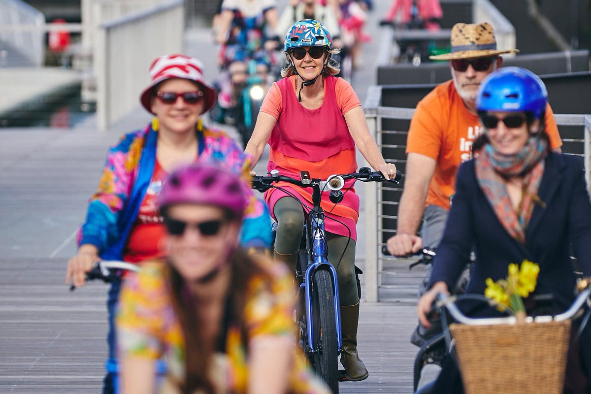 JoJohnson5's tweet photo. "Now considered an annual headache, March’s bumper-to-bumper traffic has been dubbed March Madness to reflect the frustration every commuter feels trying to get to work"
Hey, not EVERY commuter😀🚲🛴🚶🌏  #ActiveMode #ClimateActionNow 
https://t.co/P2mfz6keCg https://t.co/JbOka4UACa