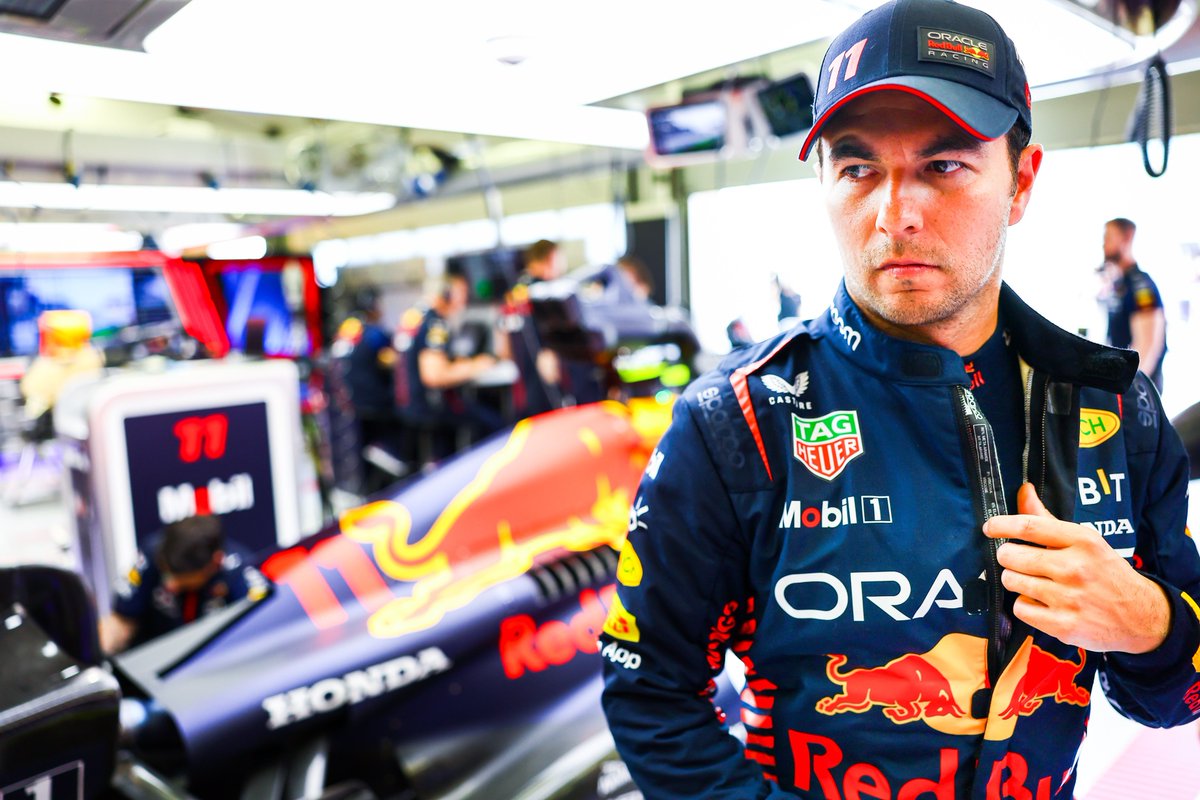 Samuel_Prieto's tweet photo. #HelmutMarco dice que el #RB19 de #RedBullRacing está equilibrado de acuerdo con las características de conducción de cada piloto, a diferencia del #RB18 que estaba enfocado en #MaxVerstappen ¿Puede ser el año de #ChecoPérez? Tuvo el mejor tiempo del #F1Testing #Fórmula1 #F1 https://t.co/TZ26JxlM8b