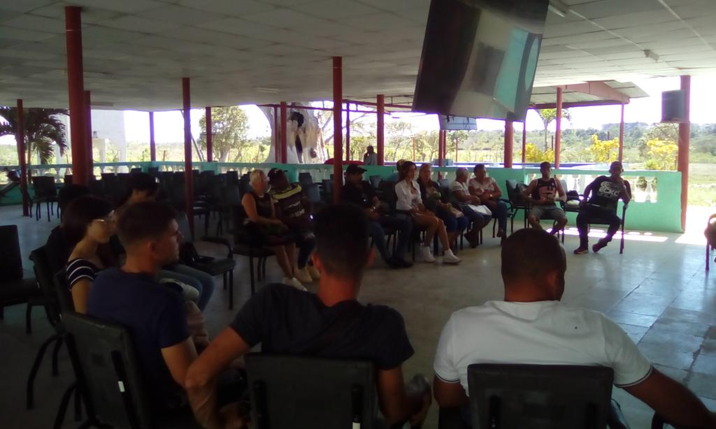 MaritzaANAP's tweet photo. @InesMChapman @AsambleaCuba @PresidenciaCuba @DiazCanelB @MMarreroCruz @IcrtCuba @JuventudRebelde @PartidoPCC @FMC_Cuba @Mujeres_Revoluc En activo juvenil campesino de Guanabacoa se ratifica que # mejor es posible https://t.co/A3HqJJGRBy