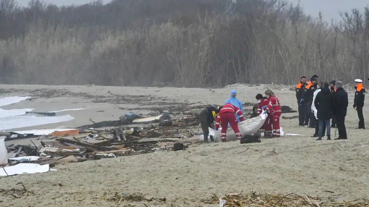 KfBran's tweet photo. 🇻🇪 #Italia
NAUFRAGIO
Ascendió a 59 personas muertas producto del naufragio en alta mar de Italia, cerca de la orilla de una playa de la provincia de #Crotona, en la región meridional de Calabria ocurrido el #25Feb
#JuntosPorLaPatria https://t.co/5jEIwIGRXC