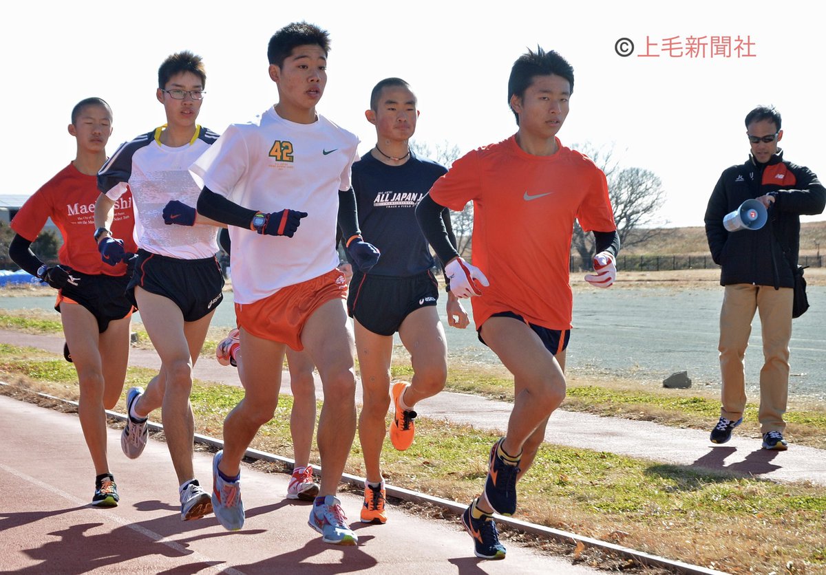 sports_jomo's tweet photo. 【 #上毛新聞アーカイブ 】
西山選手の伊勢崎一中時代の懐かしい写真がありました！
2014年の都道府県駅伝に向けての練習の様子です。
2列目西山選手の隣が #塩尻和也 選手（伊勢崎清明高出身）、その前が #清水歓太 選手（中央中等出身）ですね！
そして現早大監督の #花田勝彦 さん も写っています😊 https://t.co/1OAE12GYX1