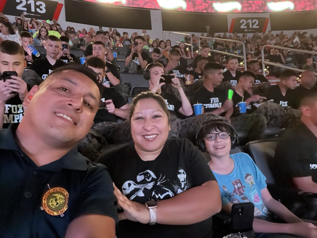 Leo878537's tweet photo. Having a blast at the monster truck show #hotwheelsmonstertruckslive https://t.co/bwVdDvbTak