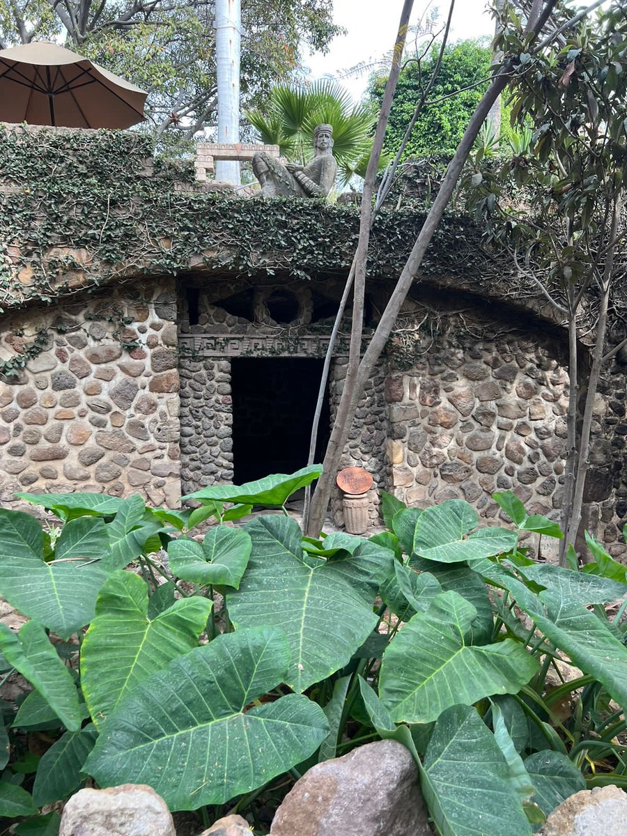 FoodandTravelMX's tweet photo. Con un diseño inspirado en la arquitectura ancestral, #MonteCoxala ofrece tratamientos holísticos con ayuda de aguas termales y herbolaría mexicana para un día de relajación. Esta es la forma en que @HerraduraTeq nos da la bienvenida a su estado de origen https://t.co/dxxSY1xz8q