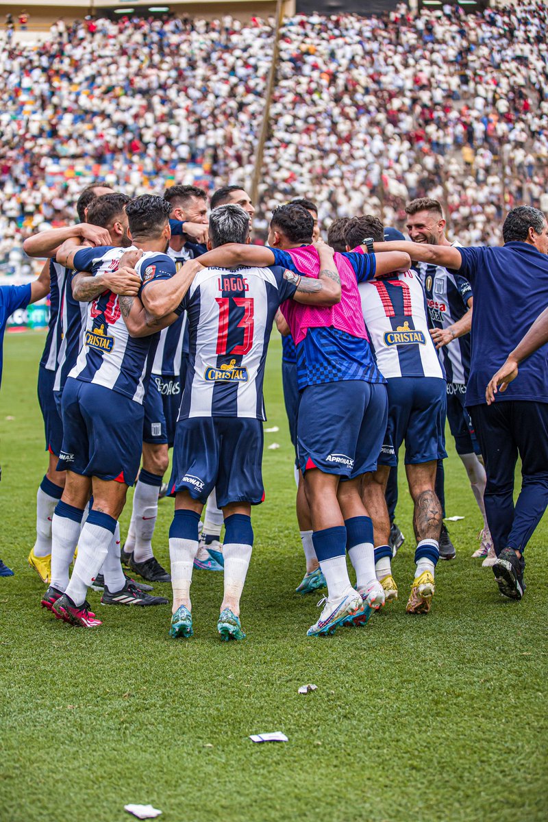 ClubALoficial's tweet photo. ¡𝗧𝗢𝗗𝗢𝗦 𝗝𝗨𝗡𝗧𝗢𝗦! 💙

¡Que sea una gran semana, Bicampeones!💪🏾

#PorElTri
#AlianzaBicampeón https://t.co/rbyUlS8hEe