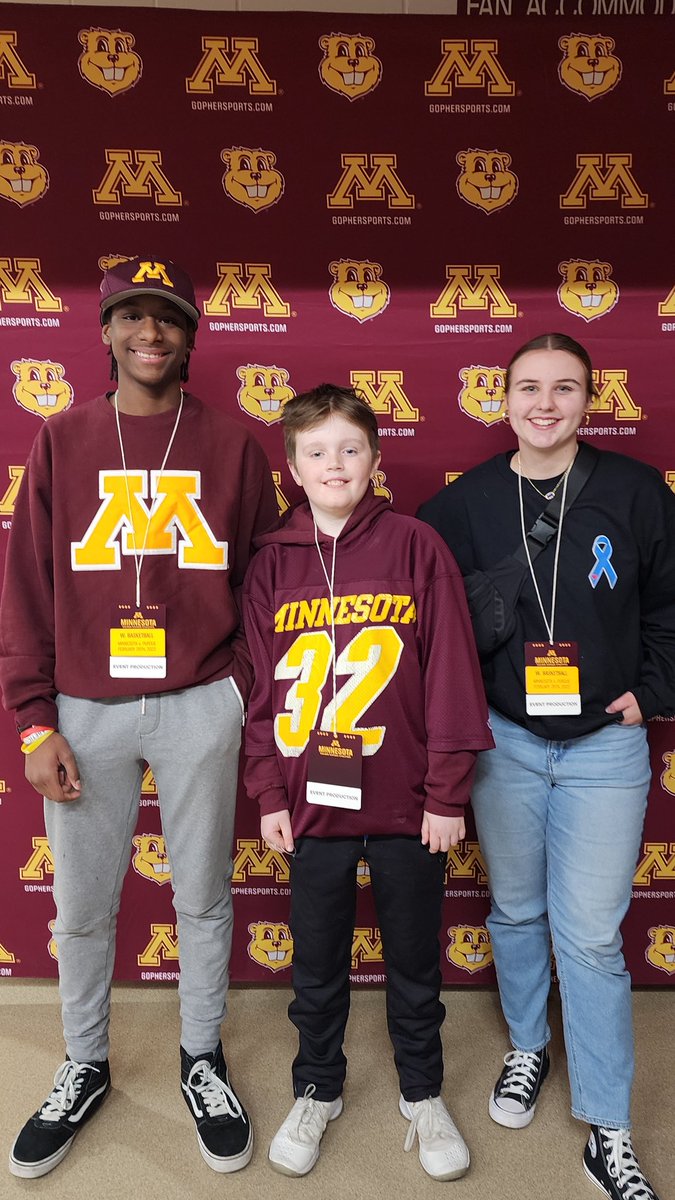 HollowayStrong's tweet photo. Today at the game, these 3 Warriors were recognized. Thank you, @jdrfminnesota for allowing my son to be apart. Thank you also to my daughter Niamya, who helped bring JDRF to the Barn. Let's continue this work!
#T1DWarriors #T1DMama #T1DAwareness #FindACure #SKIUMAH #TWW https://t.co/I8Rv9O7Gty