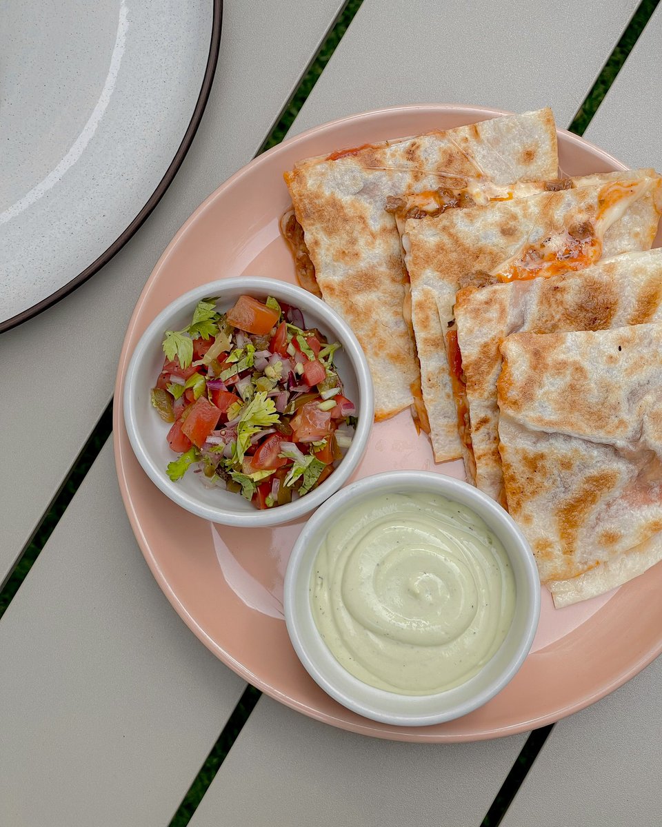 Daisie May Home Cafe เอกมัย 22 ใครชอบความสงบ ร้านบรรยากาศดี อาหารอร่อย ตอนเย็นร่มรื่นมาก แนะนำ มีที่จอดรถ ปิดวันพุธ <a href="/aroii/">@aroii บอกต่อ</a> #อร่อยบอกต่อ