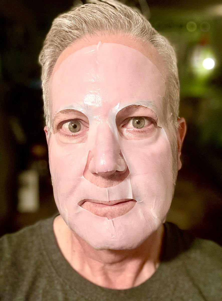 JoeHollywoodLA's tweet photo. It’s #SelfCareSunday ! Today it’s all about my NEW @infinitealoe!
After being out all day, it was time to cleanse my face and exfoliate using  réparneu Skin Polish followed by réparneu Revive - an Anti-Aging Biocellulose Mask; it feels so cool and soothing. 
What a treat! https://t.co/TOF6JF2DC5