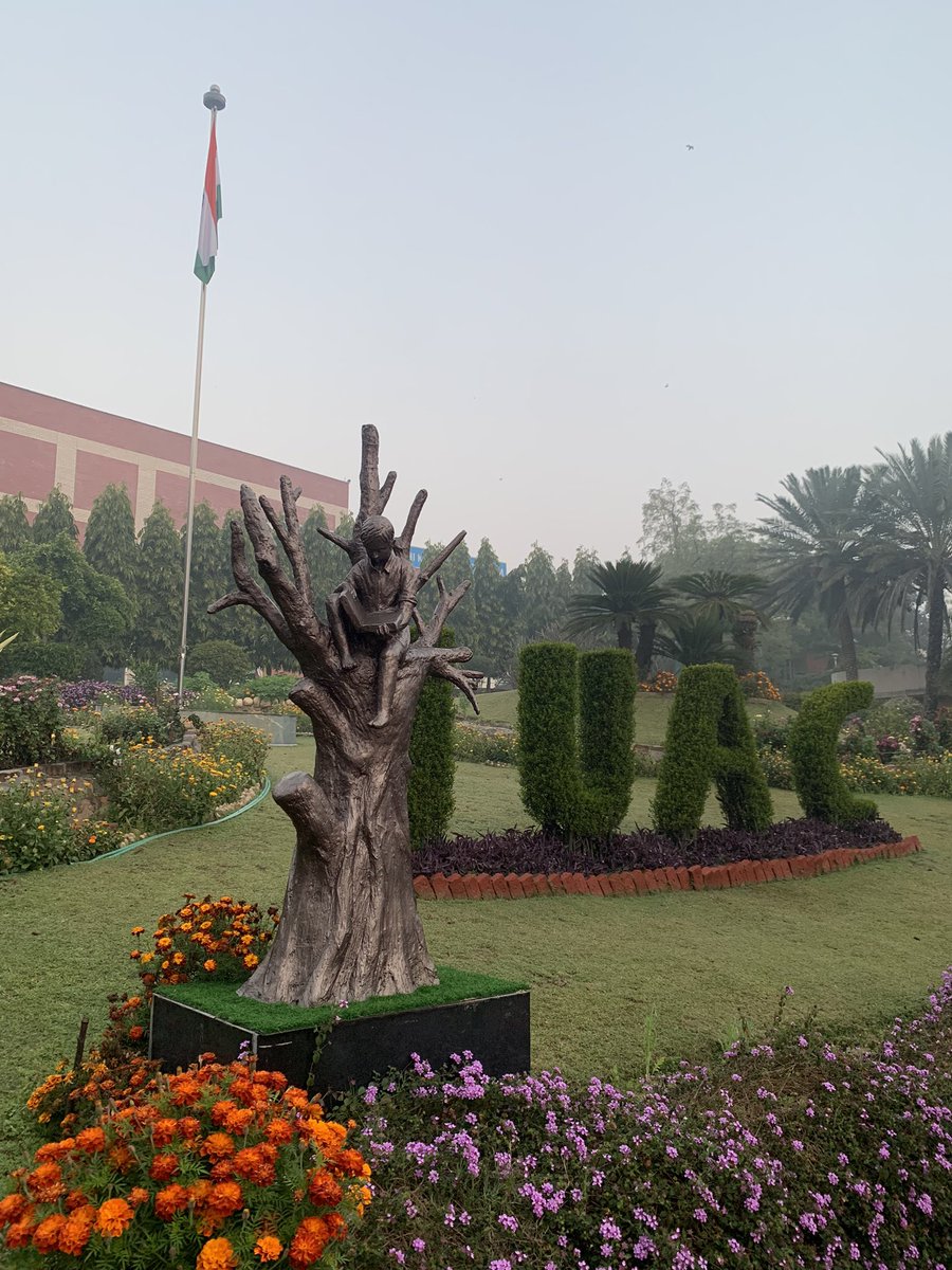 TweetJoshmanish's tweet photo. Impressed by state of the art Labs of Inter University Accelerator Centre (IUAC) of #UGC.
#IUAC provides front ranking accelerator based international standard research facilities for universities.
Feel proud. Many applications to Society.
Visit: https://t.co/p27GU6kULo https://t.co/WDET5B8bAo