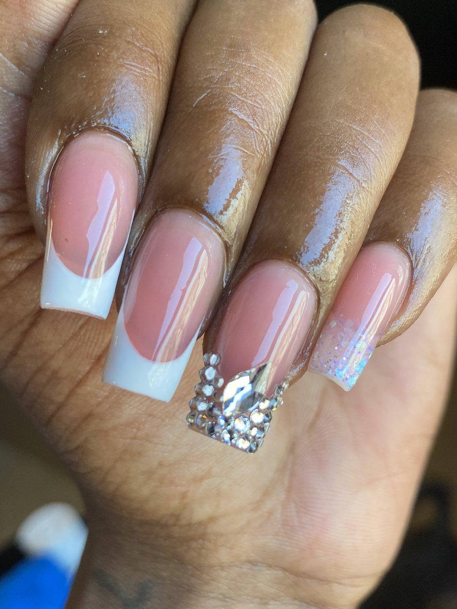 The most beautiful full set I ever seen 😻

Ya nail tech ain’t fucking with me 👏🏾
Appointments available now 💅🏾
Nail classes available 🫶🏾

Link in bio ✨

#Respectfully #NYCnailartist #swarovskinails #nycshit #nycnails #queensnailtech #farrocknailslayer
