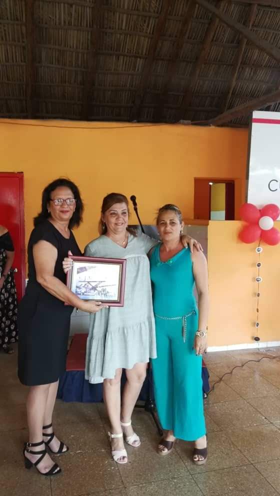 ECASAVaradero's tweet photo. #CubacateringSA, celebra su 30 aniversario  donde  reconocieron los trabajadores fundadores de la empresa, con la presencia de todas las UEB y sus  jubilados. El #snttp entregó  un reconocimiento por la profesionalidad y entrega a este colectivo de la Aviación Civil de Cuba. https://t.co/Lks4rHmmQr