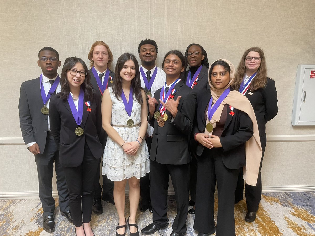 Words don’t exist that can accurately capture the way I swell with pride when I look at this team. The way they support, encourage, love, and celebrate each other is worth more to me than anything. My heart is so full. ♥️ <a href="/MacArthurCards/">MacArthur HS</a> @MrAwesome109 <a href="/srtatowler/">real ms. towler</a> <a href="/KThufflepuff/">Katie Turner</a>